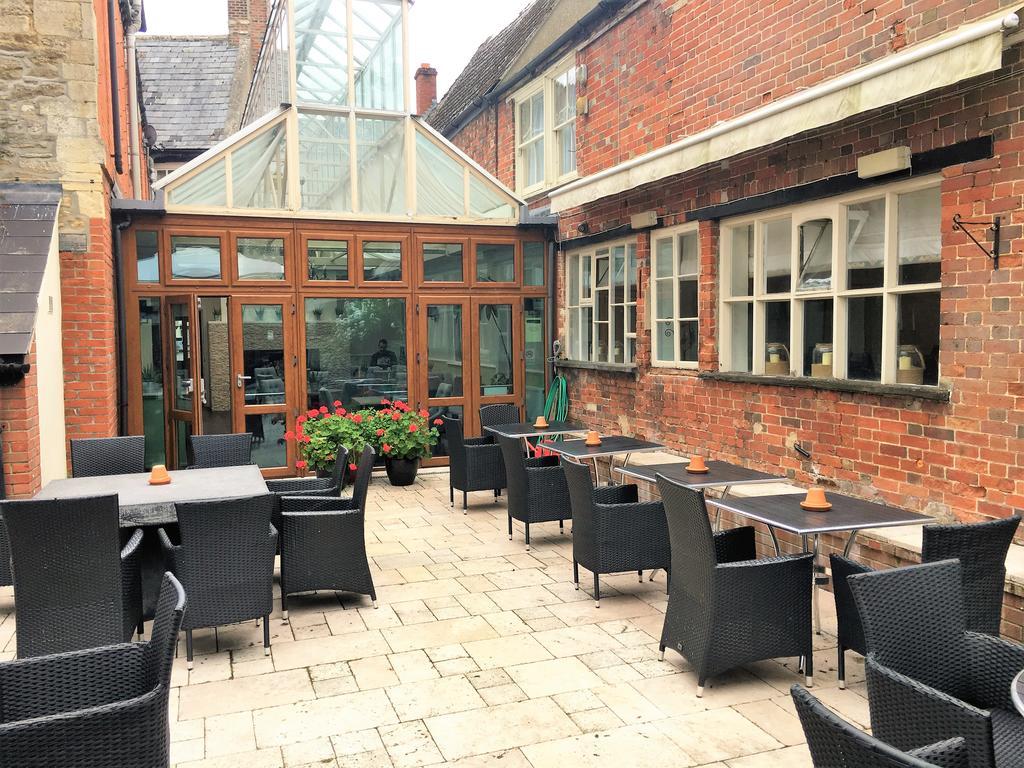 The Highworth Hotel سويندون المظهر الخارجي الصورة