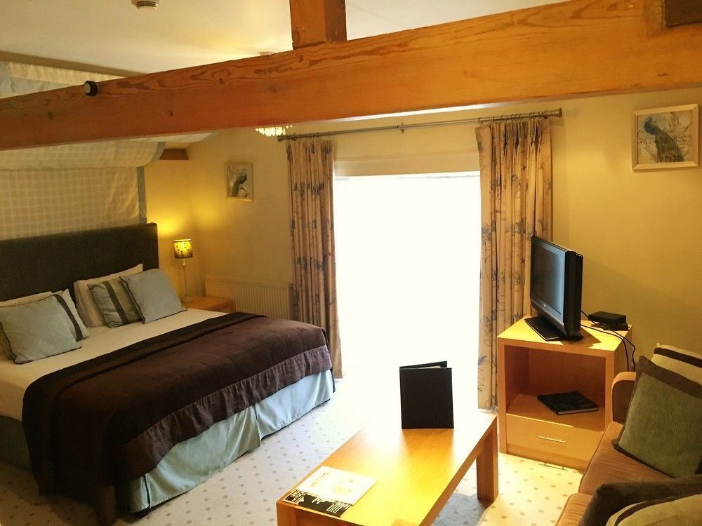 The Highworth Hotel سويندون المظهر الخارجي الصورة