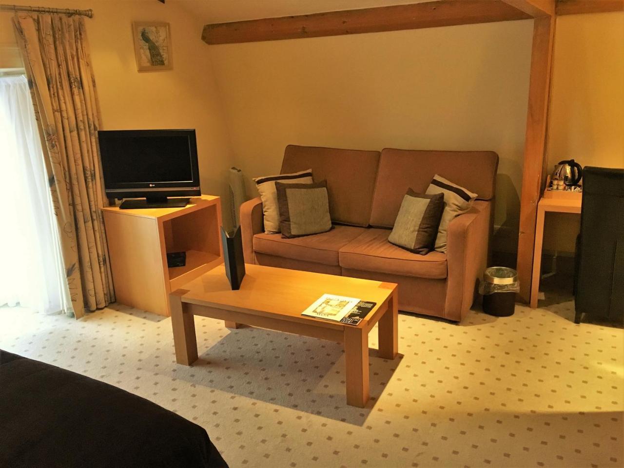 The Highworth Hotel سويندون المظهر الخارجي الصورة