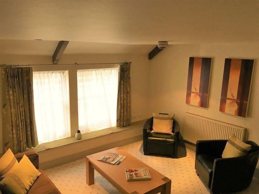 The Highworth Hotel سويندون المظهر الخارجي الصورة