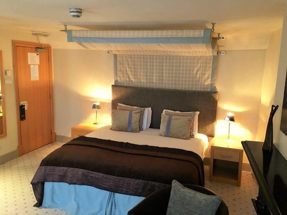 The Highworth Hotel سويندون المظهر الخارجي الصورة