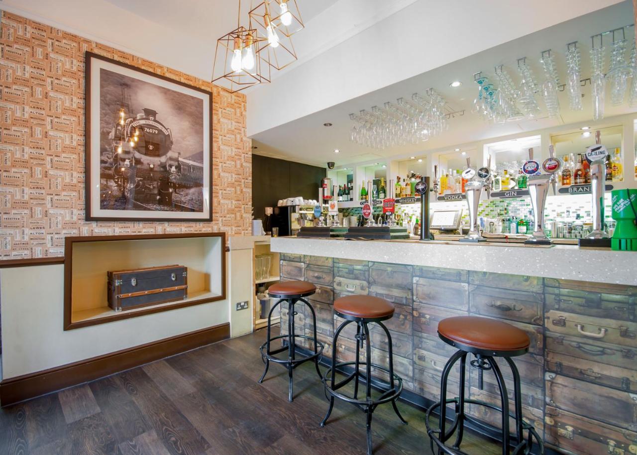 The Highworth Hotel سويندون المظهر الخارجي الصورة