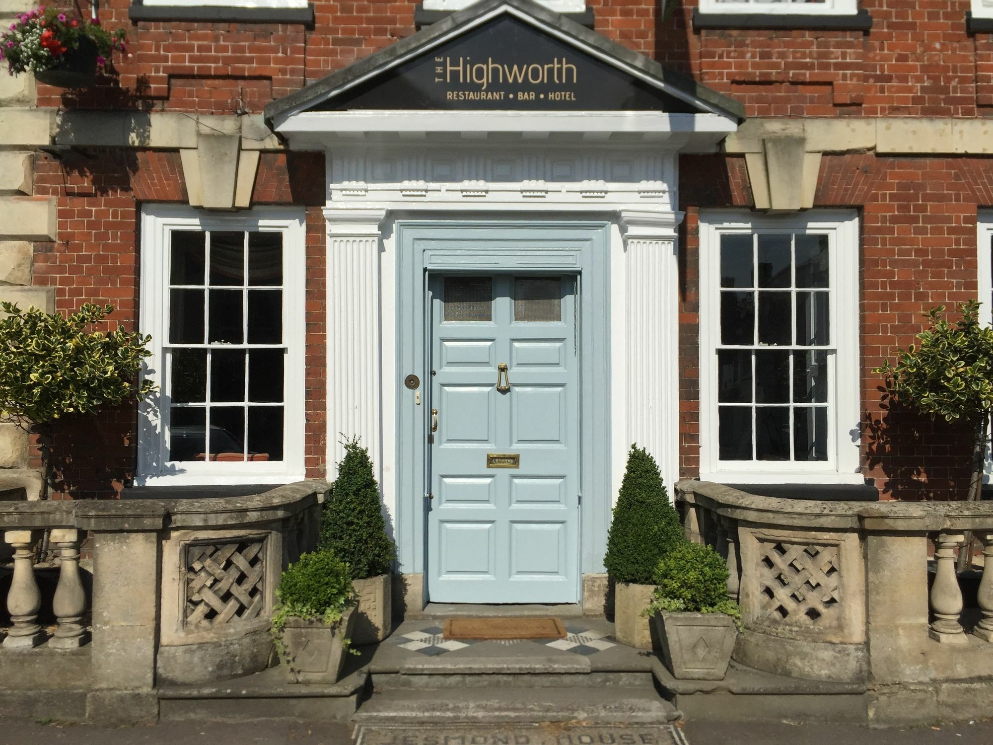 The Highworth Hotel سويندون المظهر الخارجي الصورة